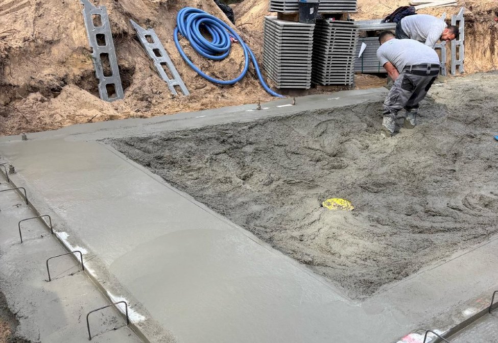 Construction d'une piscine classique en béton par Le Bassin Bleu